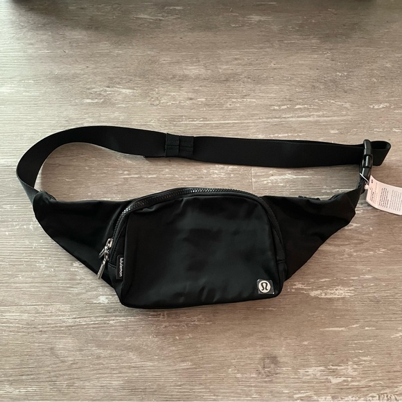 lululemon athletica Handbags - NWT Lululemon Everywhere Sling Bag 2.5L in Black